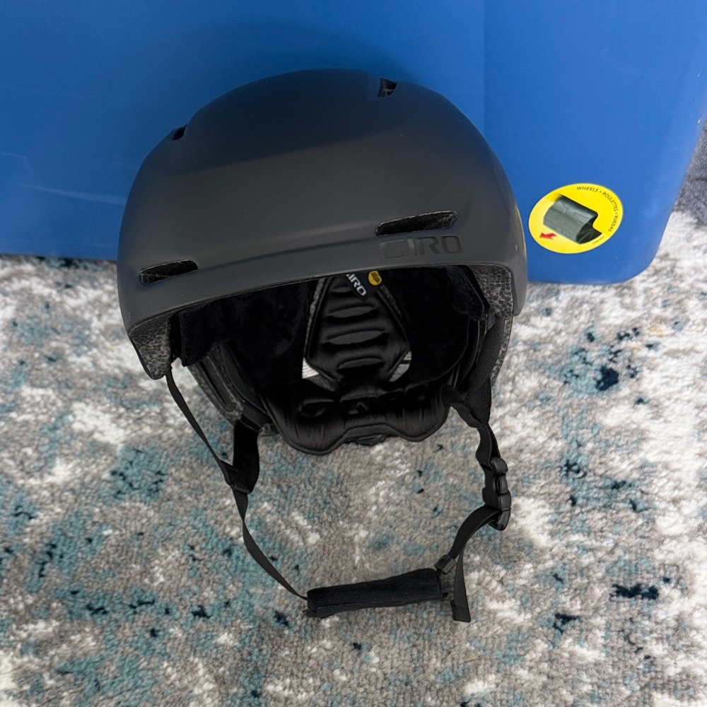 Giro Matte Black Helmet MIPS Youth small